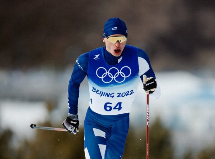 Iivo Niskanen Peking 2022 Olympialaisten maastohiihtokisoissa.